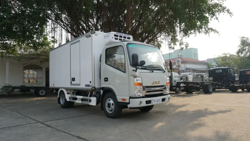 Mẫu xe tải thùng bảo ôn Composite hiện đại