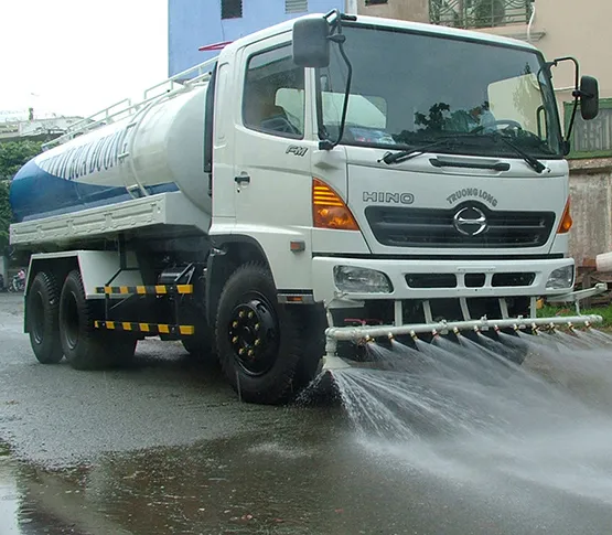 Đội xe chuyên dụng của OTO JAC Việt Nam chuẩn bị xuất xưởng phục vụ nhu cầu cho thuê xe bồn tưới cây 2026