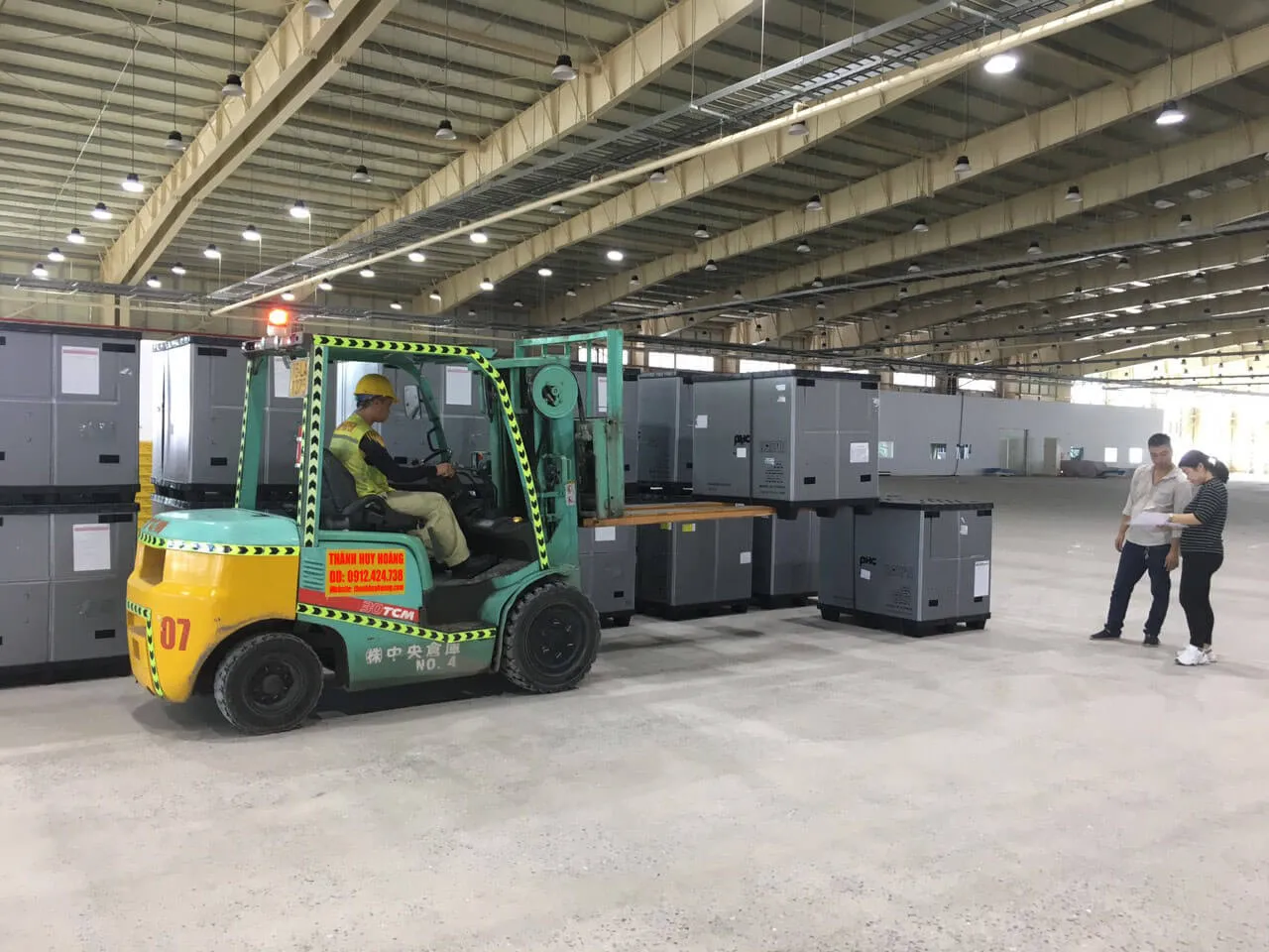 Xe nâng 3 tấn nhỏ gọn