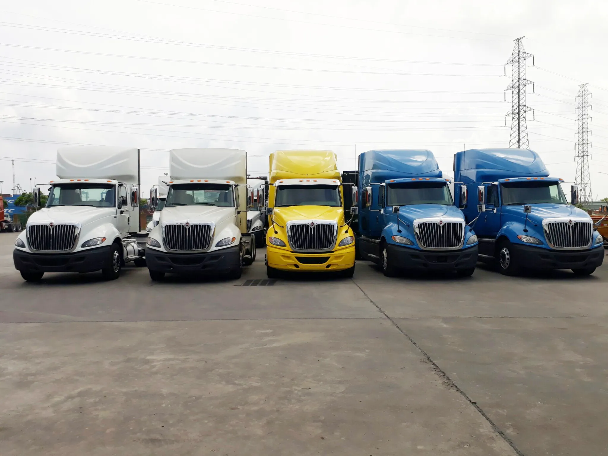 Xe đầu kéo rất đa dạng về chủng loại, sức kéo cũng như các hãng sản xuất