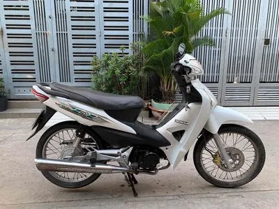 Xe Honda Wave 110cc liên doanh đời 2005 màu trắng cũ tại Bình Tân