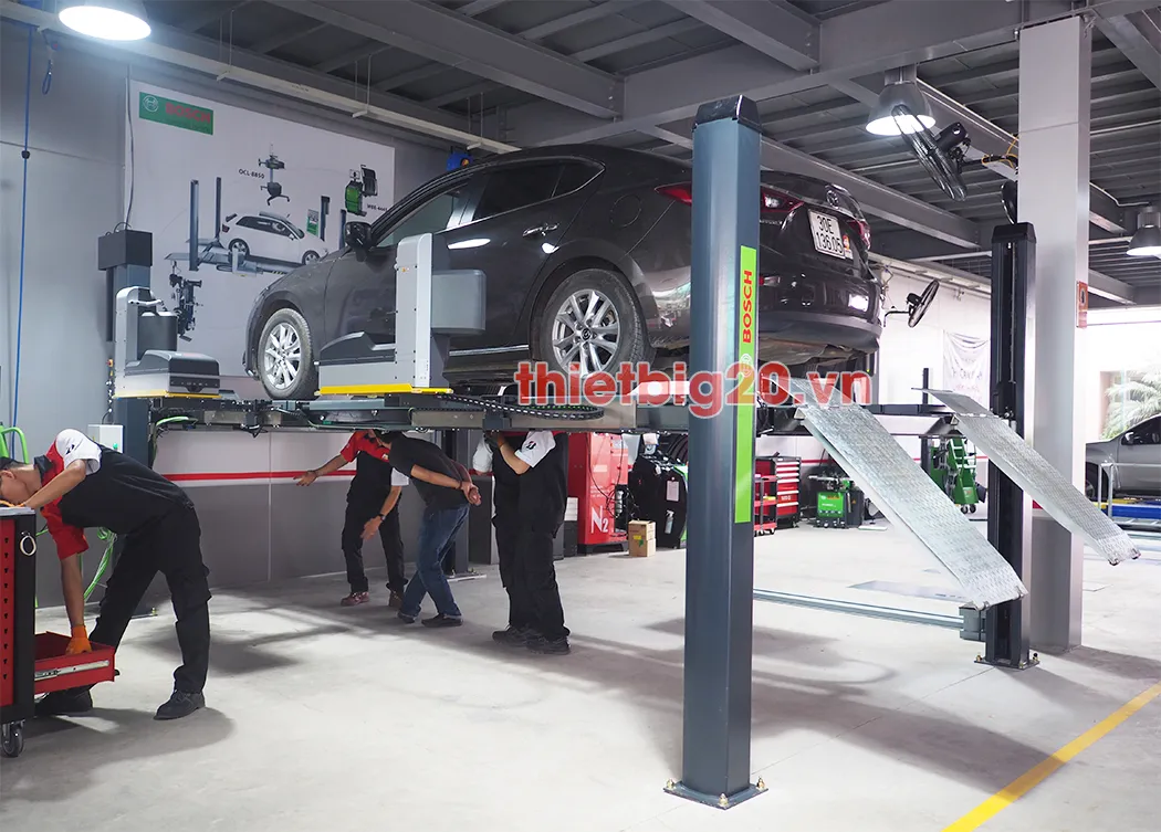 Cầu nâng ô tô 4 trụ Bosch được lắp đặt tại Garage chuyên nghiệp bậc nhất
