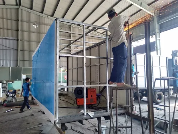 Hoàn thiện chi tiết vách thùng xe tải nhẹ