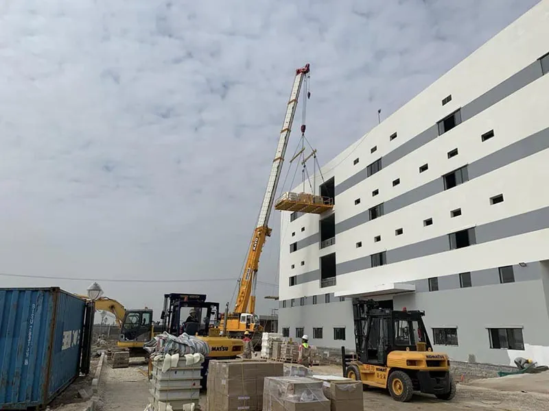 Cẩu hàng từ container bằng dịch vụ xe cẩu Hải Dương