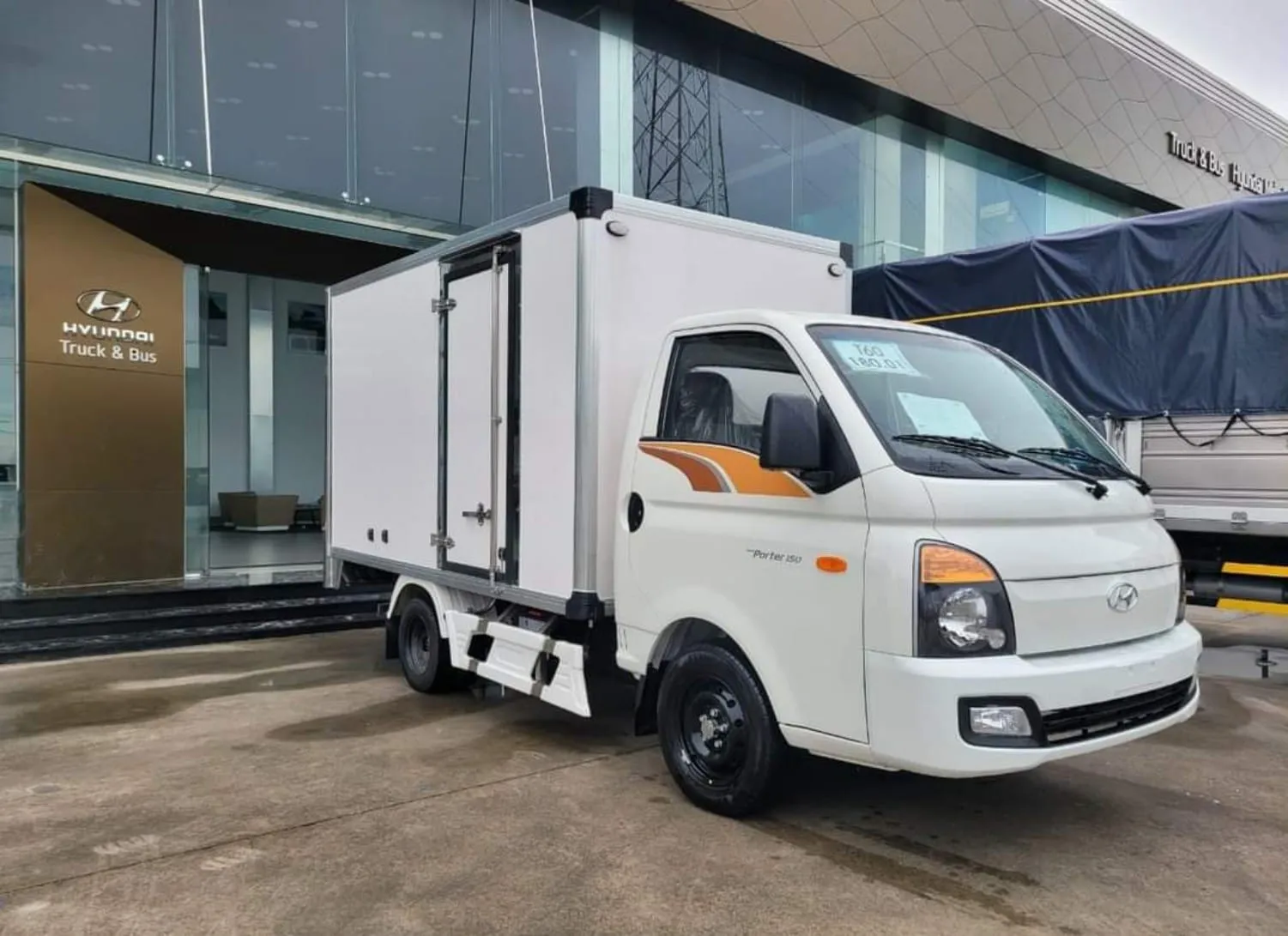 Xe tải Hyundai Porter H150 thùng kín composite chất lượng cao