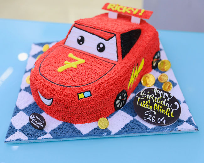 Bánh Sinh Nhật Ô Tô Màu Đỏ McQueen Ấn Tượng Dành Cho Bé Trai