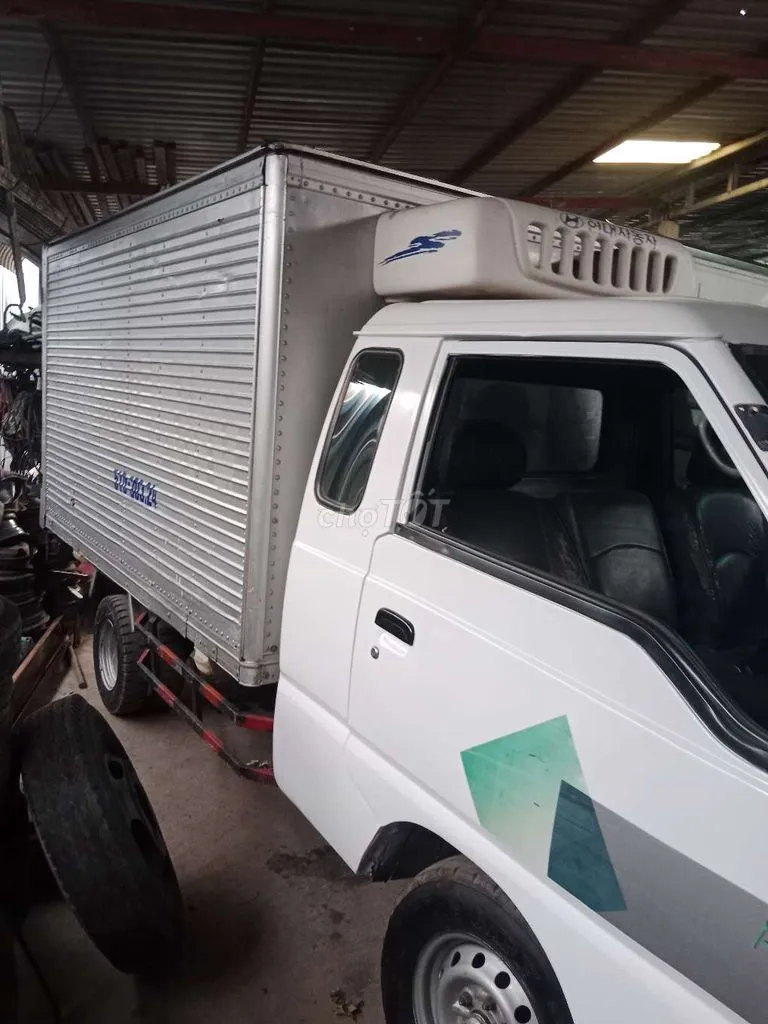 Nội thất cabin xe tải Hyundai cũ đời 2003