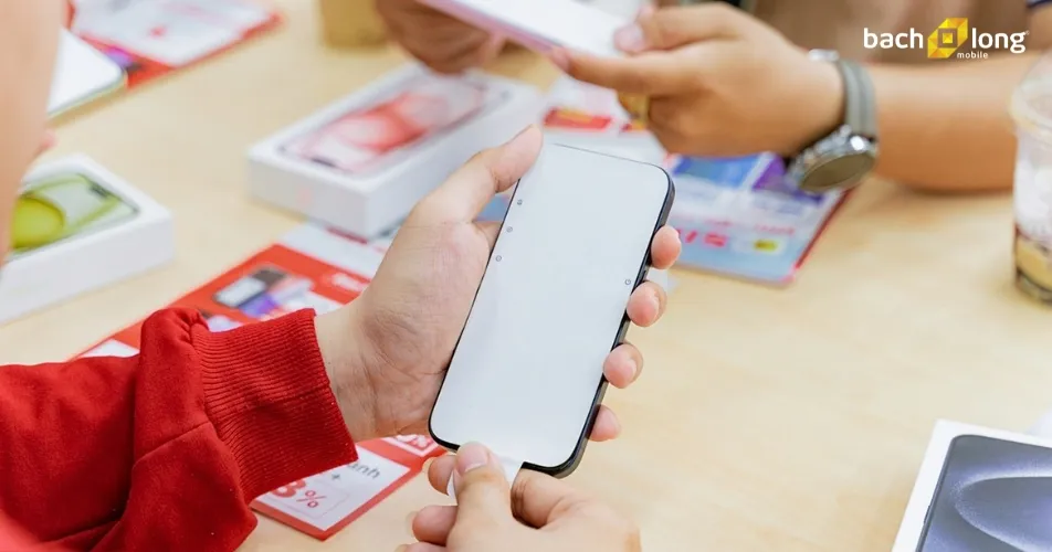 Lưu ý khi mua điện thoại trả góp cho người 17 tuổi