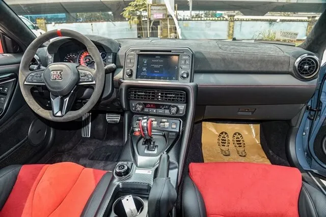 noi-that-xe-nissan-gt-r