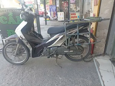 Mẫu Wave S 110 màu trắng đời 2013 thanh lý từ tiệm cầm đồ