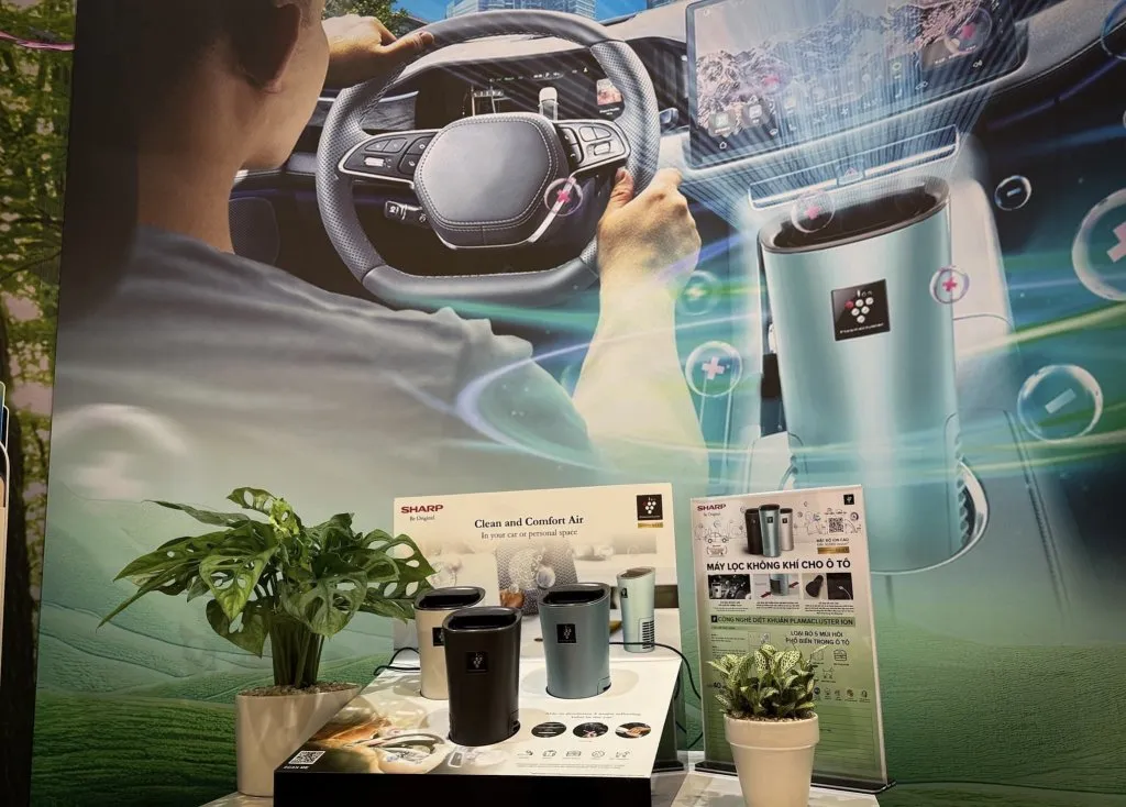 Máy lọc không khí Sharp với công nghệ Plasmacluster hiện đại lắp đặt trên xe