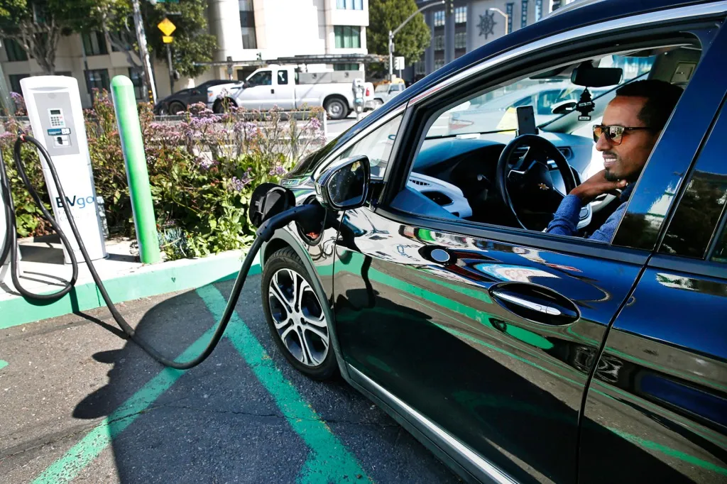 Xe điện giúp cắt giảm khí thải và ô nhiễm không khí, giảm sự phụ thuộc của các quốc gia vào nhập khẩu dầu mỏ