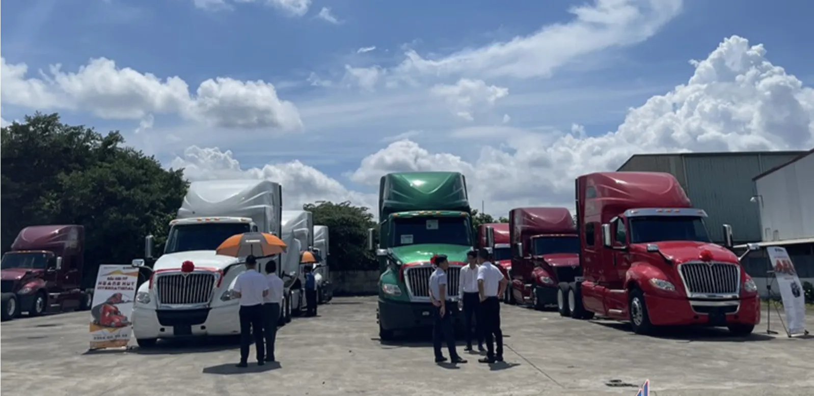 Xe đầu kéo Mỹ International Prostar nhập khẩu nguyên chiếc