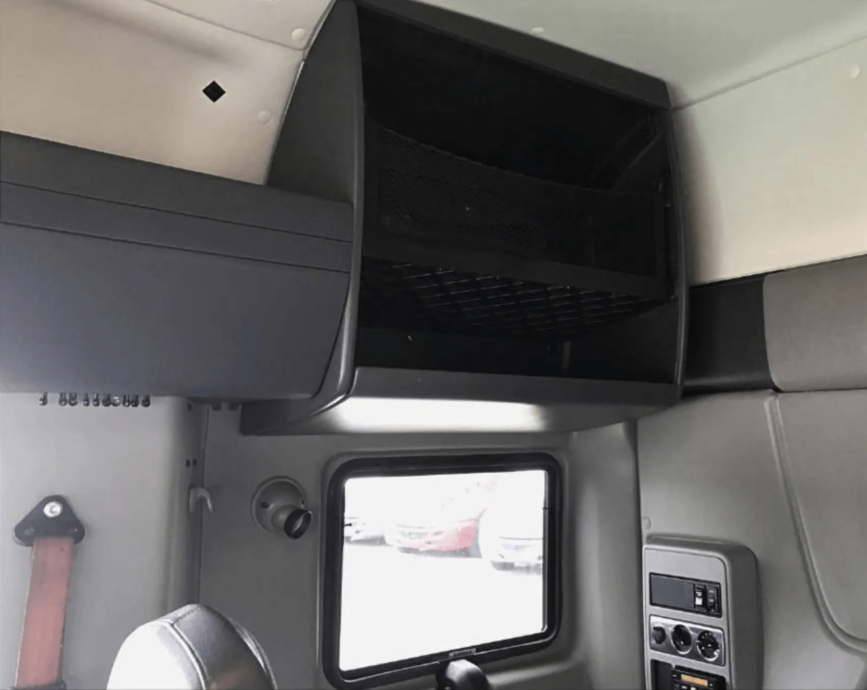 Tiện nghi nội thất cabin xe đầu kéo Mỹ nhập khẩu