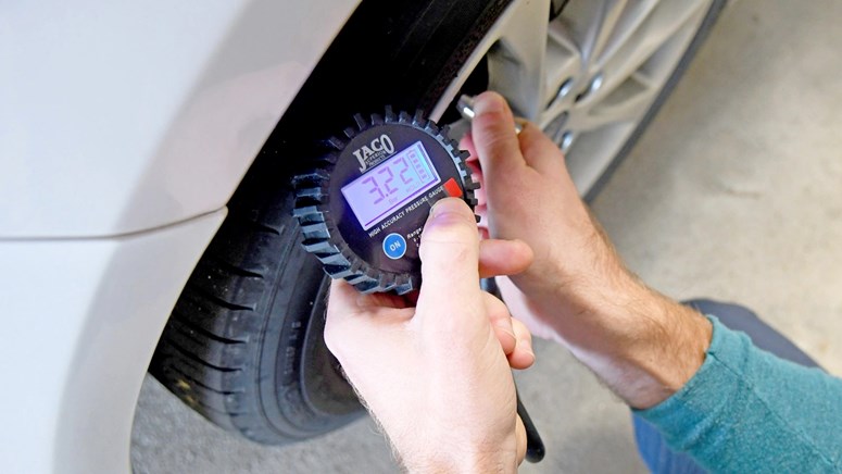 Bơm Lốp Xe Ô Tô Bao Nhiêu Kg Là Đúng Tiêu Chuẩn Kỹ Thuật?