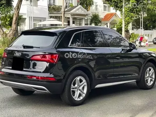 Kiểm tra khoang máy Audi Q5 2019 để phát hiện rò rỉ dầu