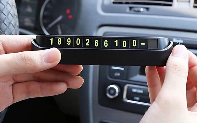 Tìm hiểu về bảng số điện thoại ô tô và công dụng thực tế