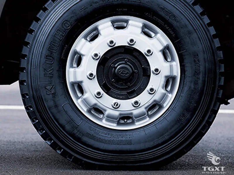 Dàn lốp xe tải 18 tấn thiết kế chịu tải và chống trơn trượt