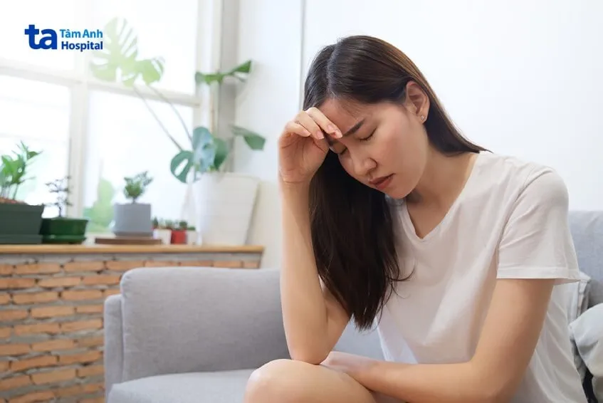 bị đau đầu liên tục kéo dài