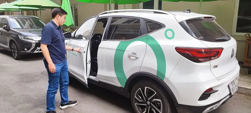 Học bằng lái ô tô bao nhiêu tiền năm 2025: Khách hàng thuê xe tự lái từ BonbonCar sau khi có bằng