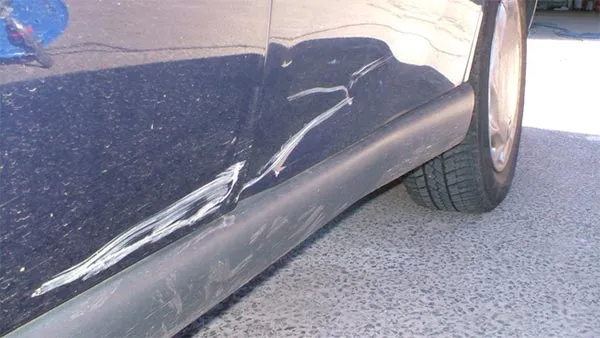 Đây được đánh giá là vết trầy sơn xe ô tô mạnh