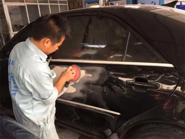 Loại bỏ vết xước sơn xe sâu khá khó, cần người có kỹ thuật thực hiện
