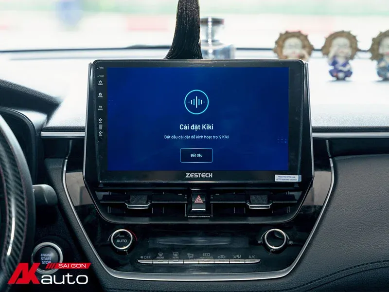 Sử dụng trợ lý ảo Kiki để điều khiển các tính năng trên màn hình bằng giọng nói