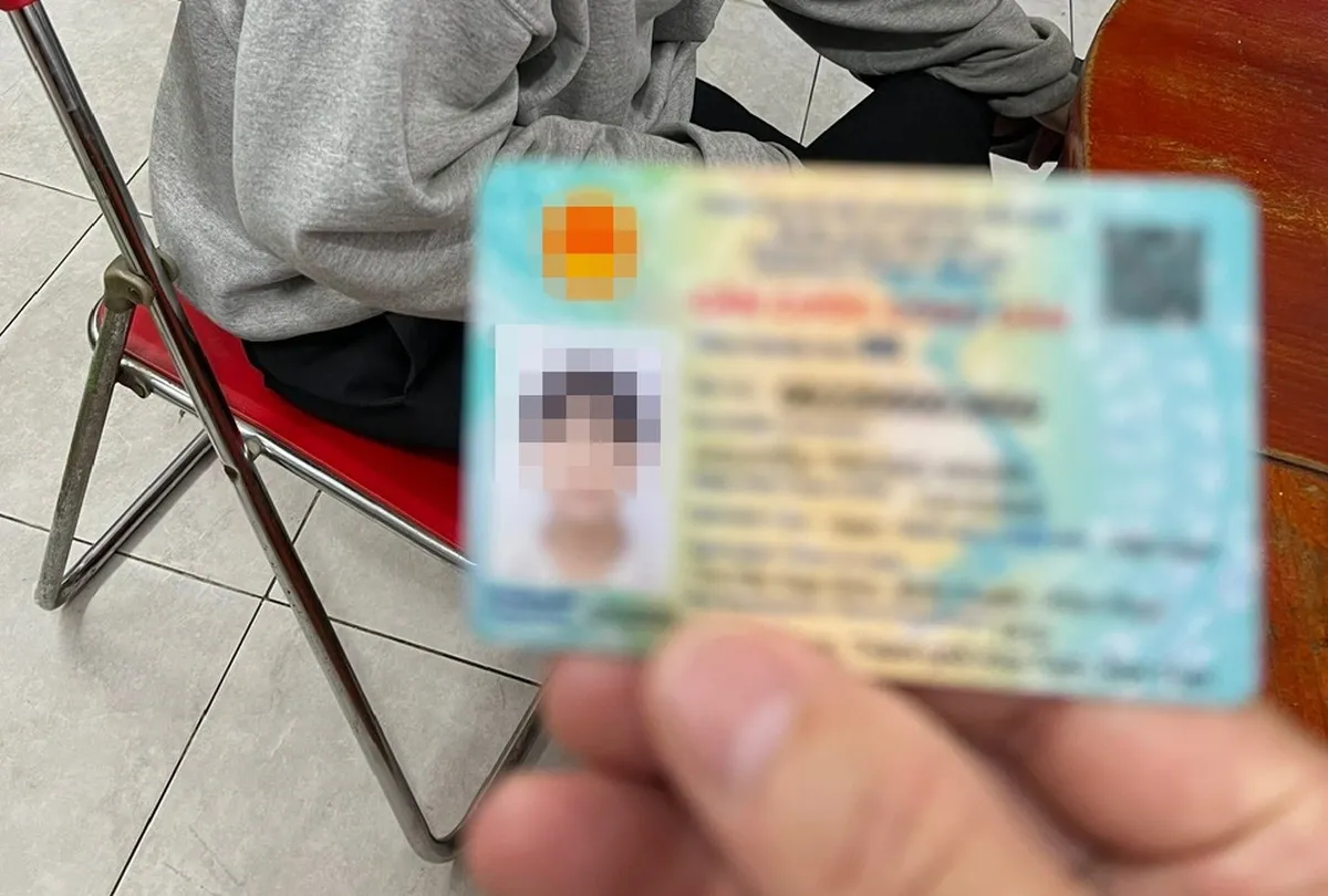 Nhiều người quá bách tiền bạc đành chấp nhận mức lãi suất “chặt chém” của tiệm cầm đồ - Ảnh: YẾN TRINH