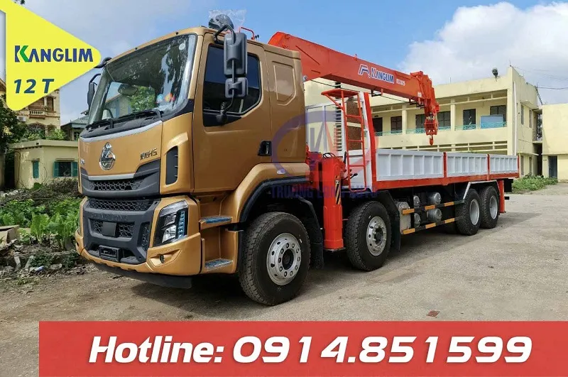 Kiểm tra xe cẩu trước khi làm việc tại công trường