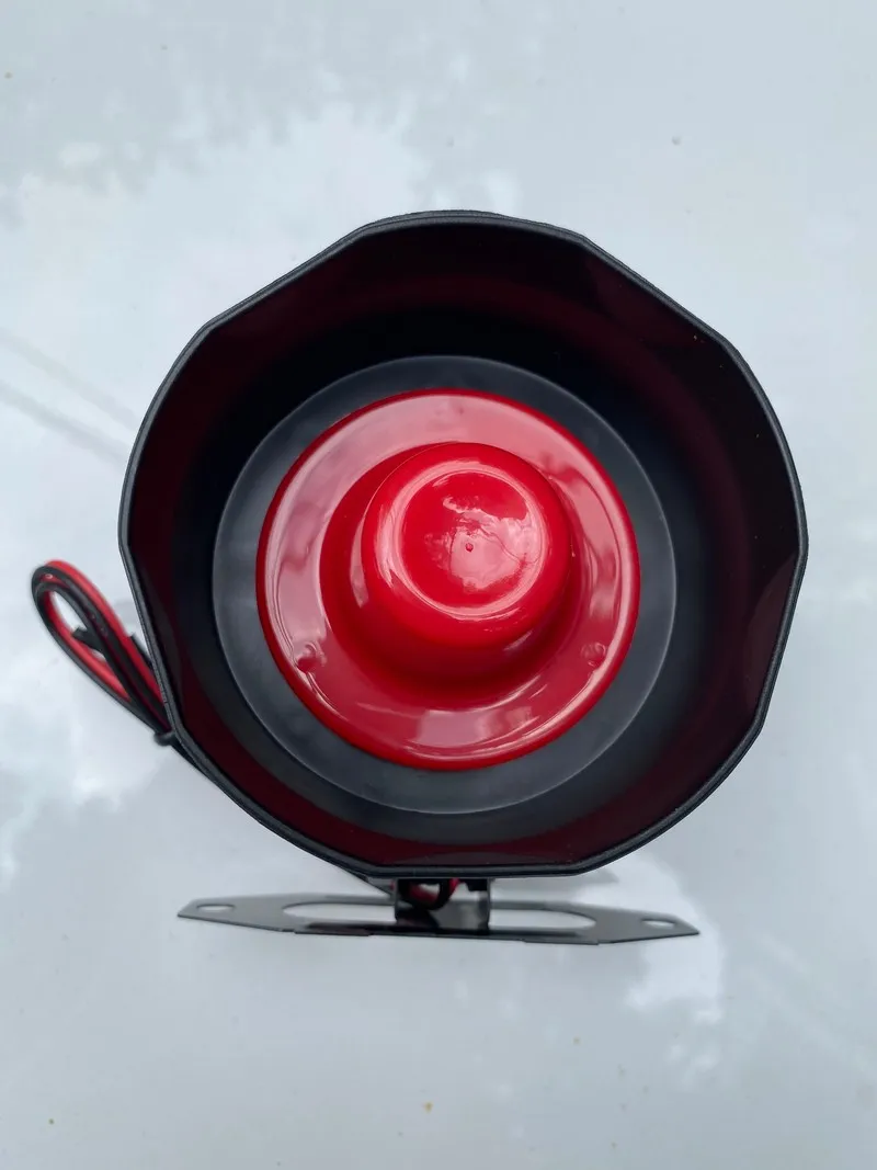 Chi tiết mặt trước còi