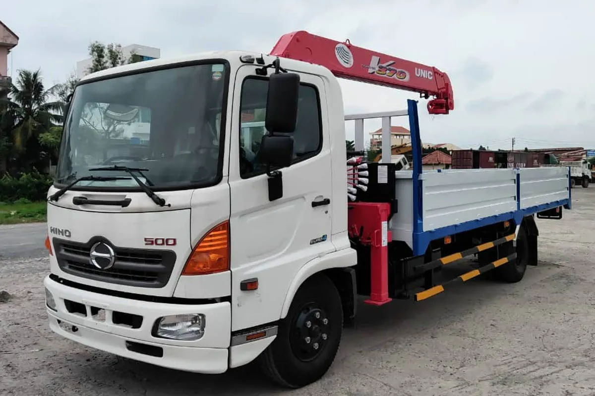 Xe cẩu tự hành 3 tấn Hino gắn cẩu Unic chất lượng cao