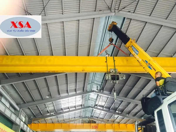 Thực hiện dịch vụ thuê xe cẩu bình dương trong nhà xưởng diện tích hẹp