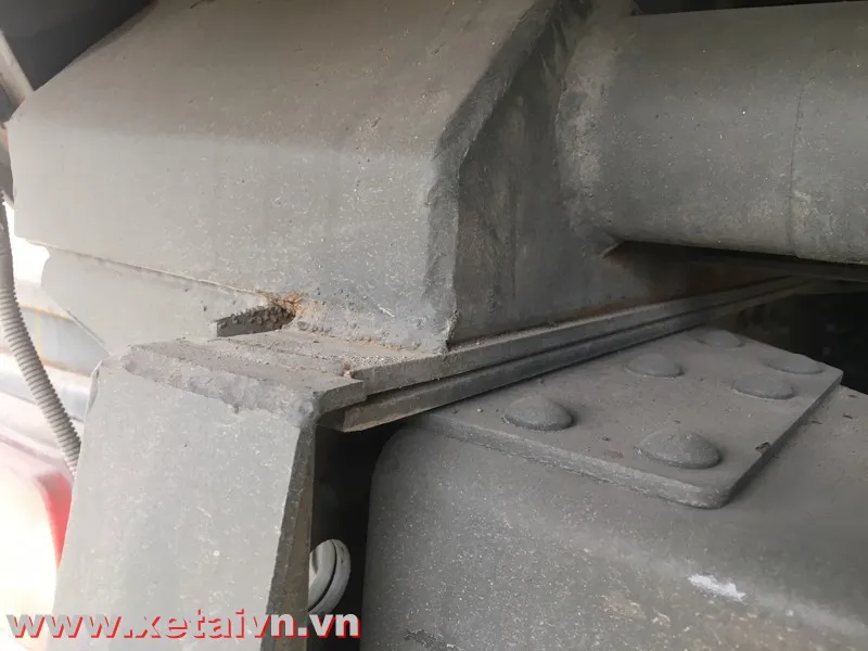 Chassi 2 lớp siêu dày của xe ben Howo 3 chân chịu lực cực tốt