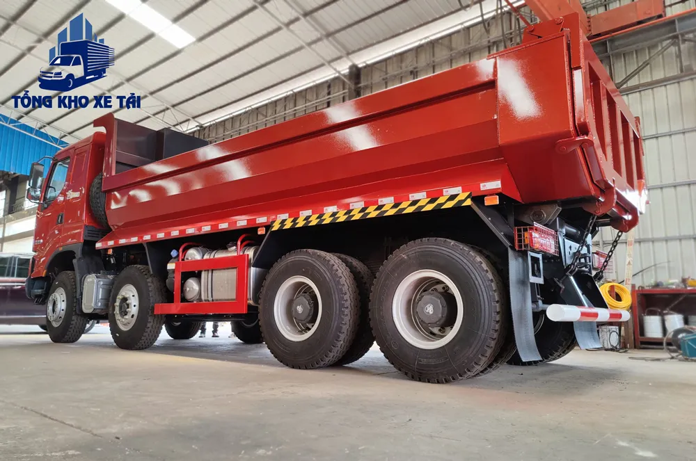 Xe ben Chenglong 4 chân thùng U đúc công nghệ mới