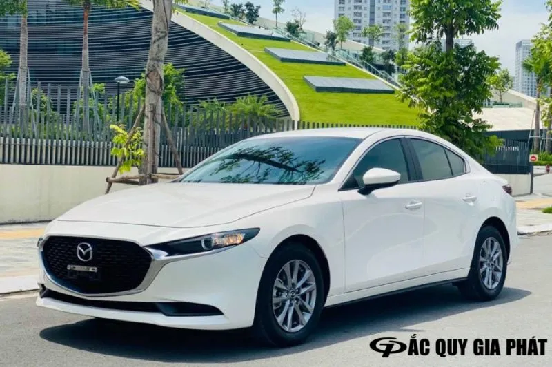 Mazda 3 với chiều cao và kích thước chuẩn mực tạo nên vẻ ngoài thanh lịch