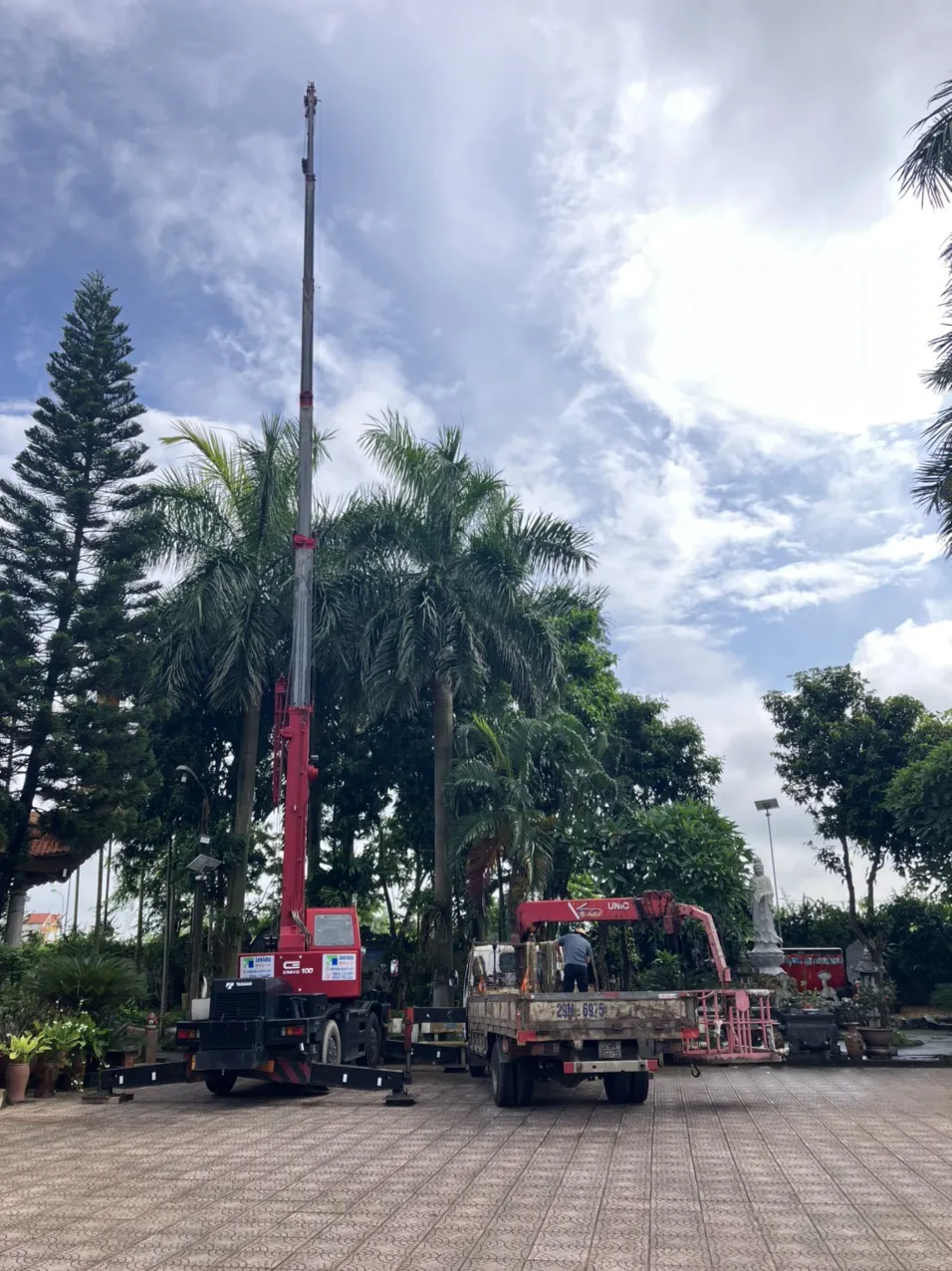 Ishida cho thuê xe cẩu cắt cây tại Hà Nội