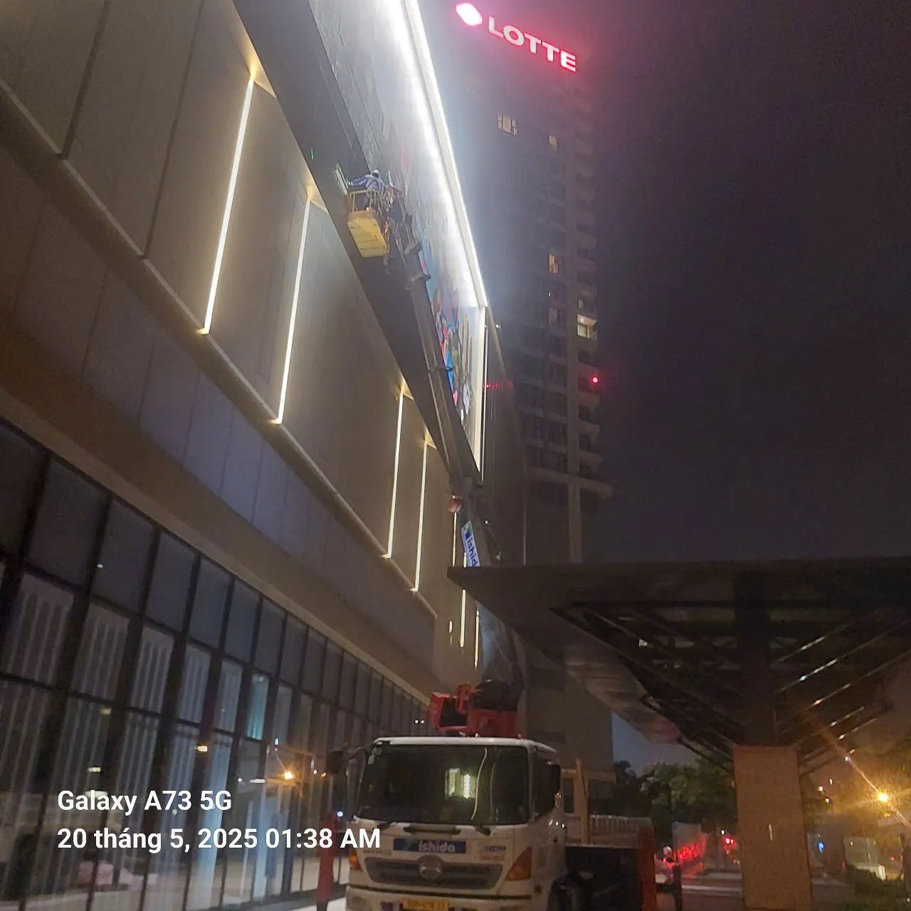 Cho thuê xe cẩu tại Hà Nội - Thuê xe cẩu tự hành tại Hà Nội phục vụ lĩnh vực công nghiệp – sản xuất