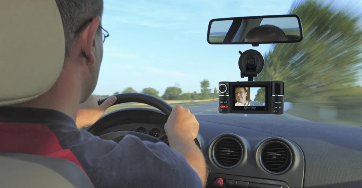 Có nên lắp camera hành trình cho ô tô để đảm bảo an toàn