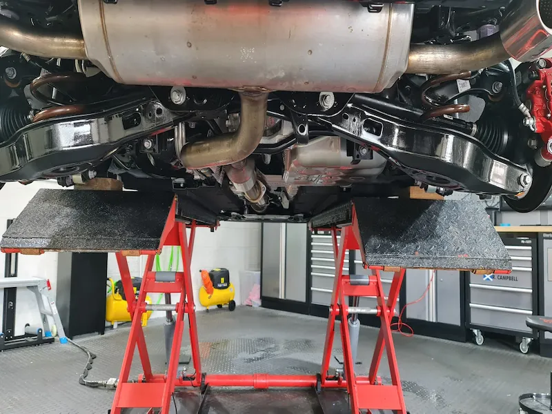 Lựa chọn đơn vị có tay nghề cao đảm bảo quy trình phủ gầm diễn ra an toàn và đạt hiệu quả tối ưu