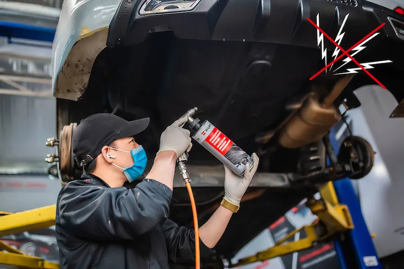 Lớp phủ chuyên dụng giúp ngăn chặn sự oxy hóa và giữ cho gầm xe luôn bền bỉ theo thời gian