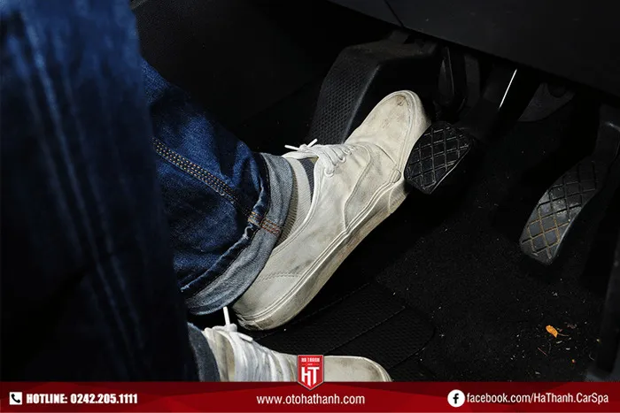 Tình trạng chân côn bị nặng gây mệt mỏi cho tài xế đường dài