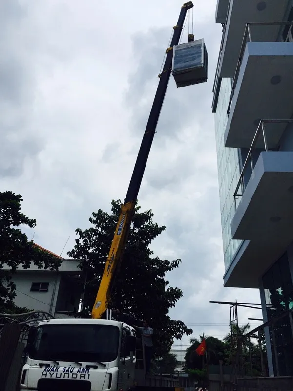 Dịch vụ thuê xe cẩu bình dương vận hành cẩu máy móc công nghiệp ngoài trời