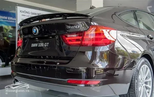 Thân xe BMW 320i GT 2018 với chiều dài vượt trội so với bản Sedan