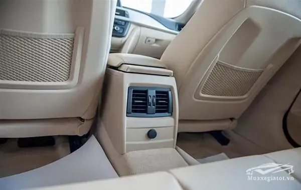 Hệ thống cảm biến và camera hỗ trợ đỗ xe an toàn