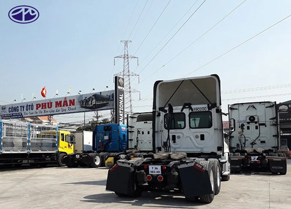 Thiết kế ngoại thất hầm hố của dòng xe đầu kéo mỹ freightliner nhập khẩu