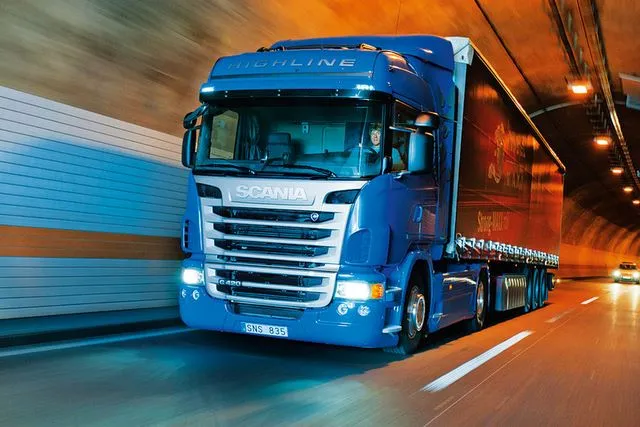 Xe đầu kéo Châu Âu Volvo Scania vận hành trên đường cao tốc năm 2026