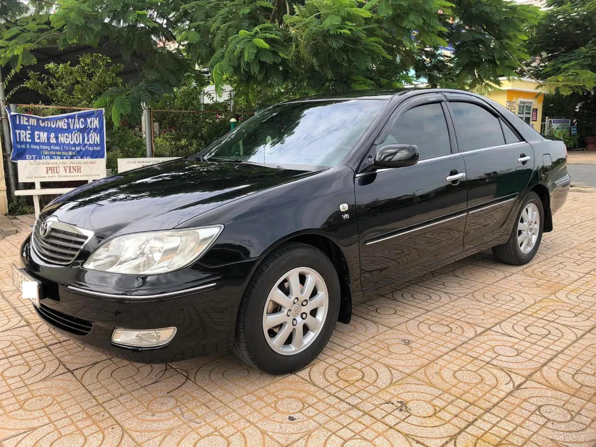 Toyota Camry 3.0V 2003 - Góc nghiêng thể hiện thiết kế sedan hạng D cổ điển