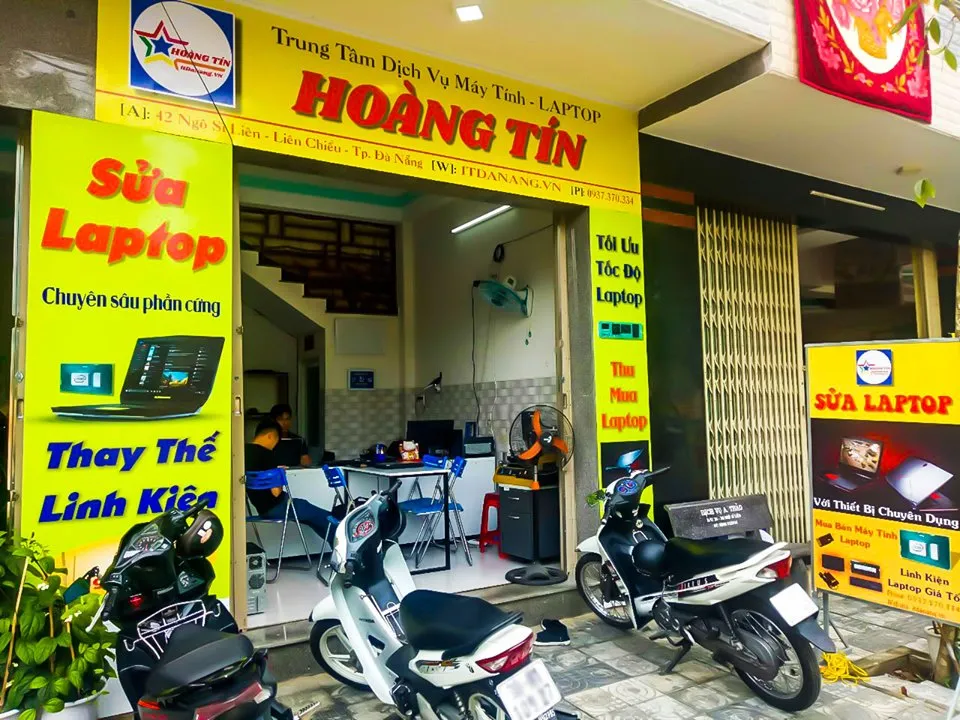 Sửa chữa laptop Đà Nẵng tại Hoàng Tín Computer - Kỹ thuật viên kiểm tra phần cứng chuyên sâu