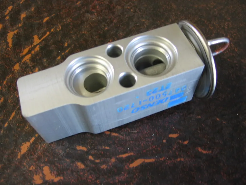 Van tiết lưu điều hòa ô tô