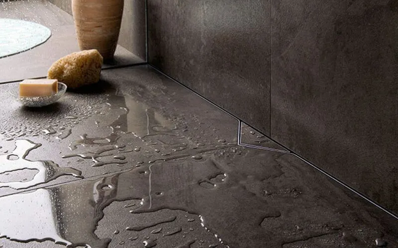 Kiểm tra độ dốc sàn khi sửa chữa nhà vệ sinh